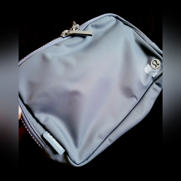 Lululemon grey Everywhere bag Large 2.5 L BNWT - Picture 7 of 7